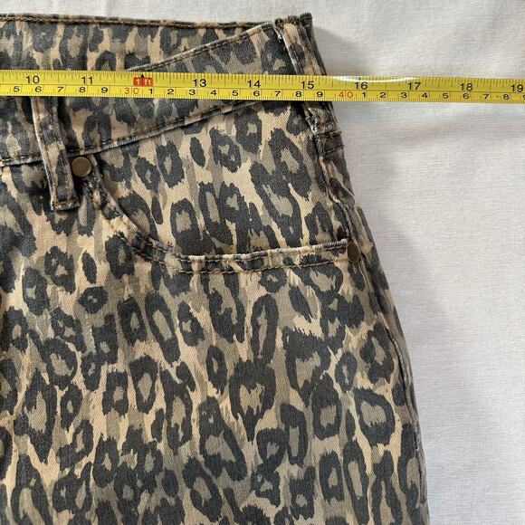 NEW! EASEL Womens Distressed Knee Length Leopard Raw Hem Shorts Size Large - Picture 11 of 12
